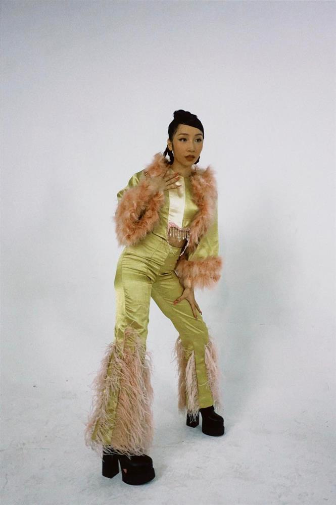 Con gái diva Mỹ Linh cực nghiện 1 item hack chiều cao từ m5 thành m7-7