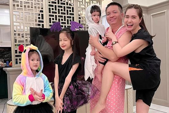 Đoàn Di Băng bị mỉa mai chồng bỏ vì đẻ toàn 'vịt giời'