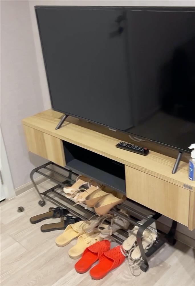 Cận cảnh căn hộ của Thùy Tiên ở Thái Lan, kệ dép tổ ong gây chú ý-6