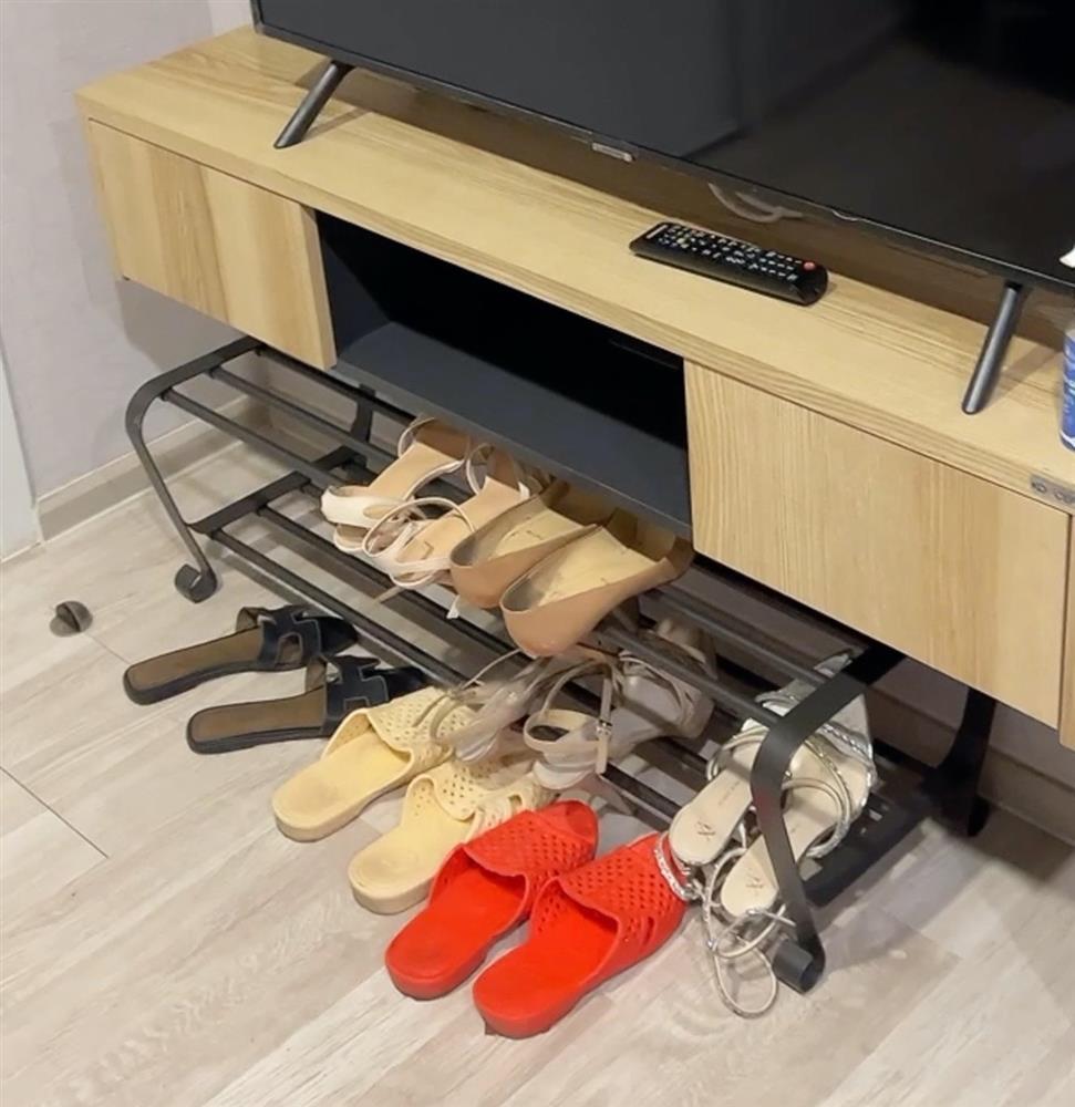 Cận cảnh căn hộ của Thùy Tiên ở Thái Lan, kệ dép tổ ong gây chú ý-7
