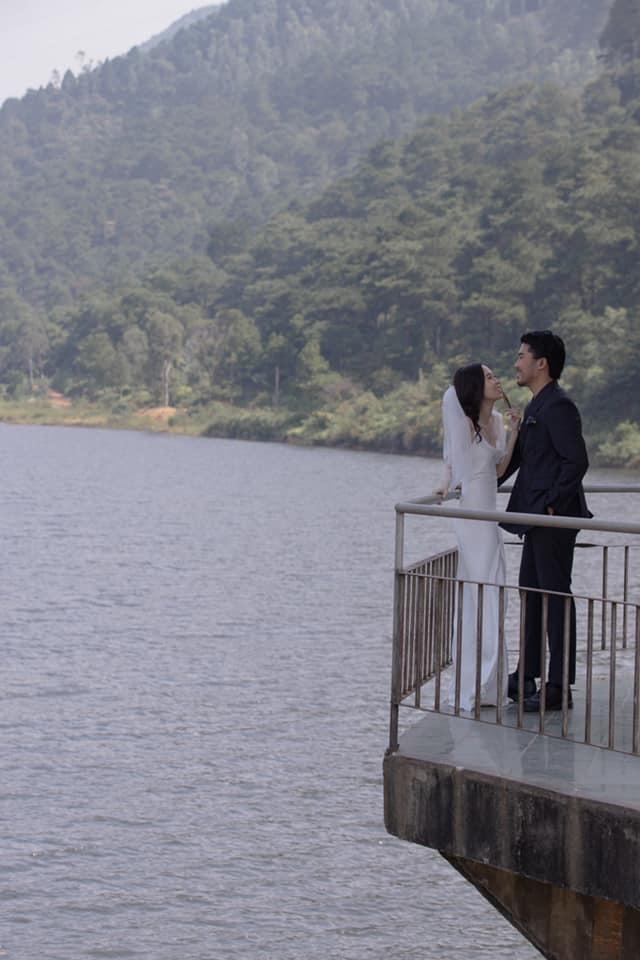 Con gái Xuân Hinh chụp ảnh cưới trên tàu điện Cát Linh - Hà Đông-1