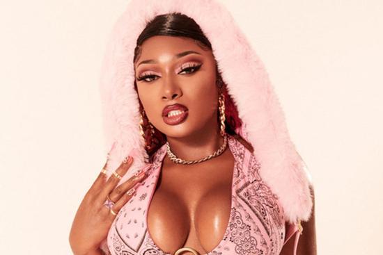 Nữ rapper từng collab BTS bị bắn súng vào chân phải nhập viện