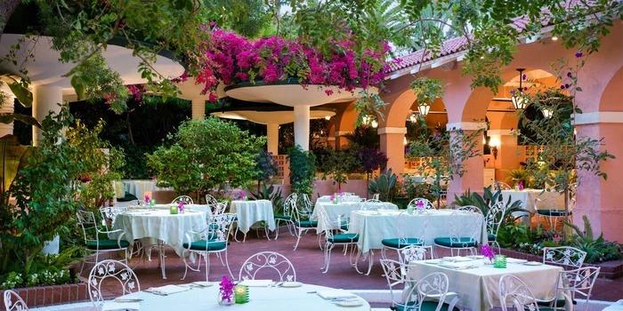 Ngôi sao chuyển giới Hollywood bị từ chối ở khách sạn vì mặc quần rách-3