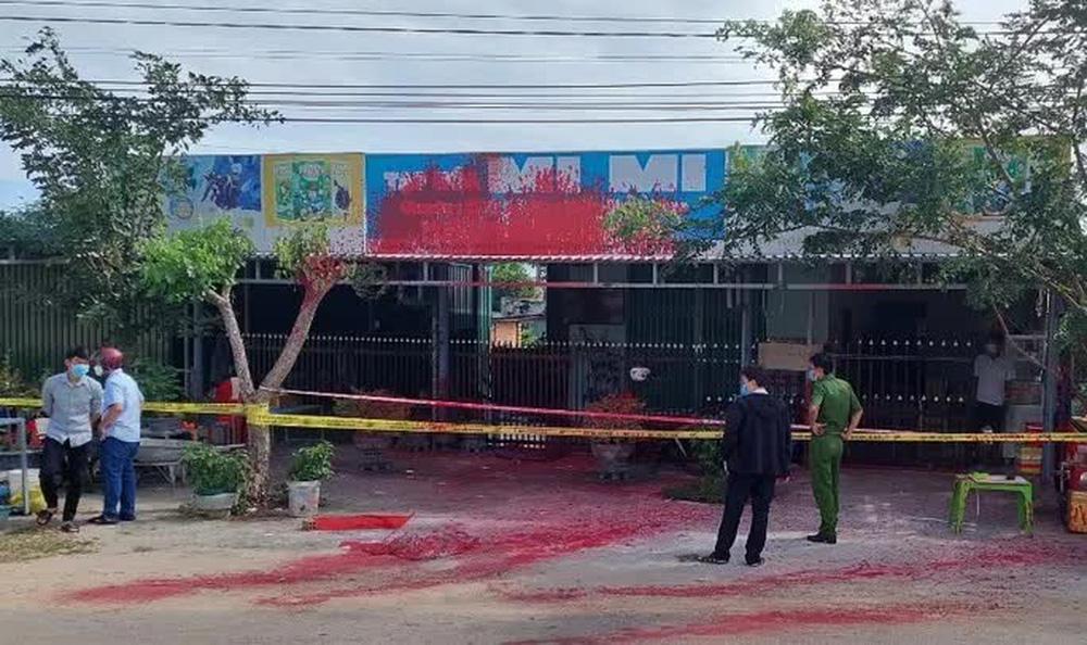 Nhóm đối tượng tạt sơn, mang quan tài đe dọa gia đình F0 để đòi nợ-1