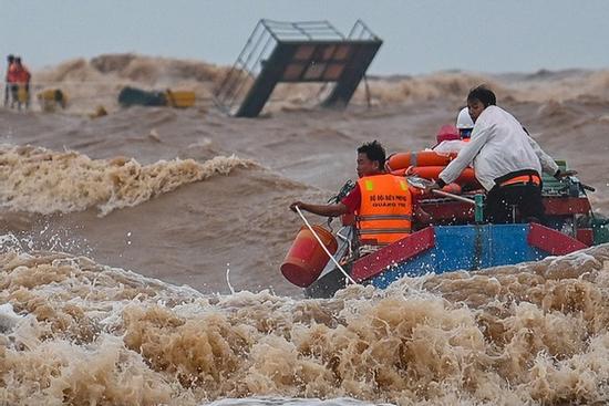 NÓNG: Bão số 9 mạnh thành 'SIÊU BÃO' cấp 16, giật cấp 17 áp sát Biển Đông