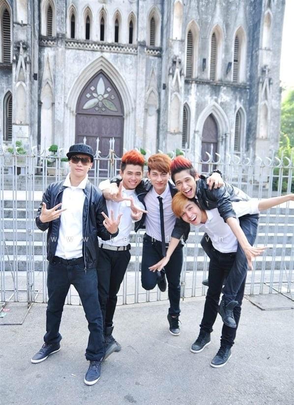 Isaac tung loạt ảnh quá khứ muốn chôn vùi của nhóm 365-11