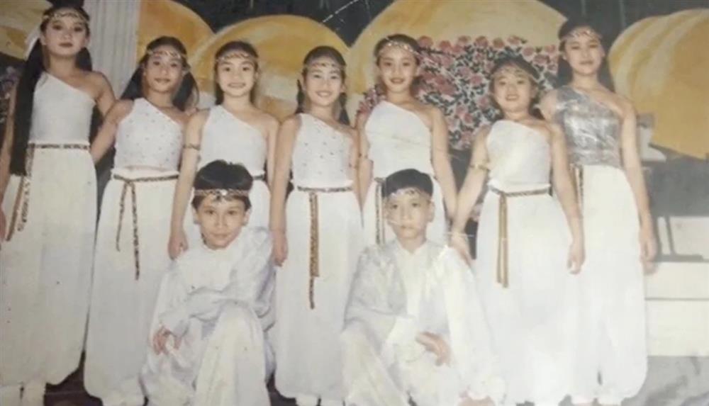 Cậu bé 10 tuổi múa phụ họa cho Đan Trường thay đổi ngoạn mục-4