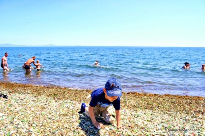 Bãi biển độc đáo lấp lánh hàng triệu viên đá thủy tinh ở vịnh Ussuri-7