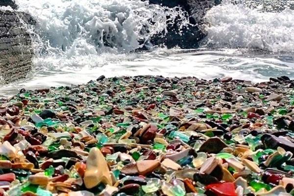 Hi hữu du khách lấy trộm sỏi trên bãi biển rồi xin lỗi và trả lại-3