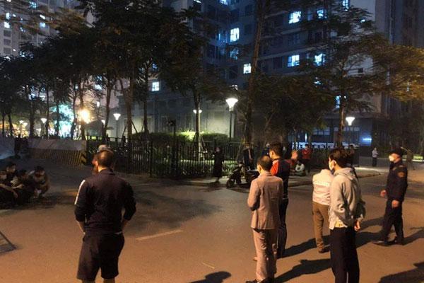 Bé trai rơi từ tầng cao chung cư xuống đất tử vong ở Hà Nội-1