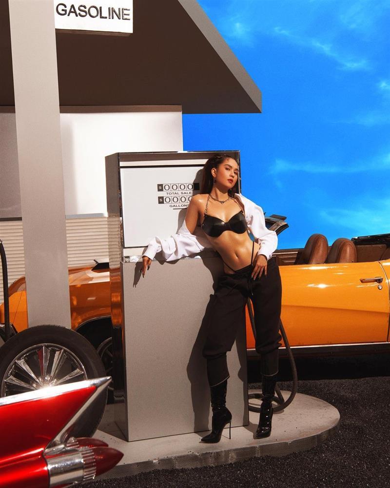 Ngọc Trinh giấu vòng 1 chảy, kéo quần hở nửa vòng 3 phản cảm hết cỡ-5