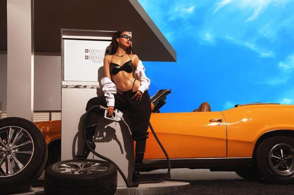 Ngọc Trinh giấu vòng 1 chảy, kéo quần hở nửa vòng 3 phản cảm hết cỡ-7