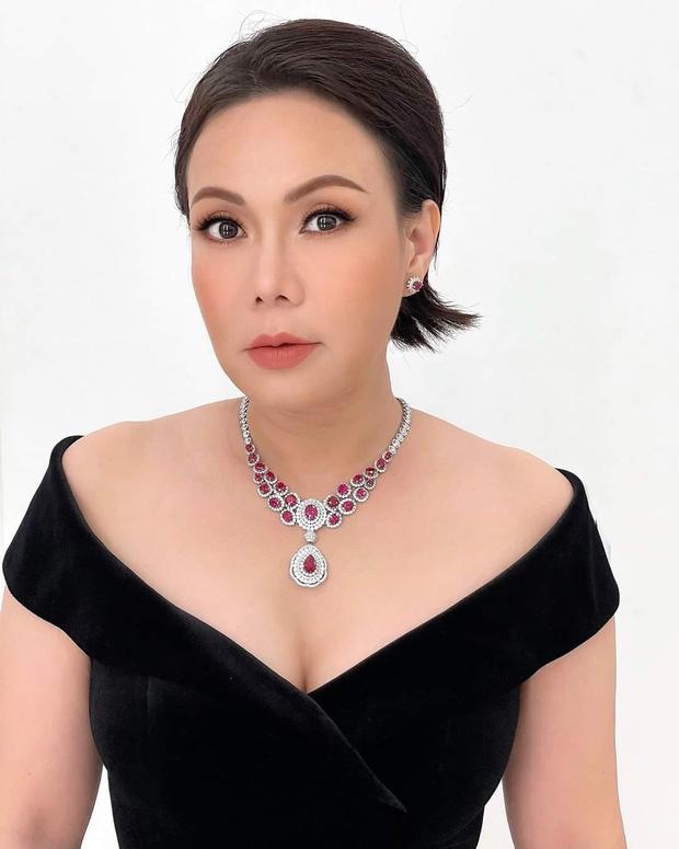 Việt Hương gây chú ý với bộ trang sức kim cương hoành tráng-5