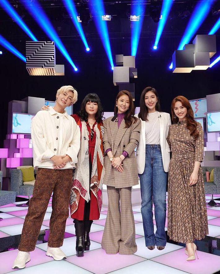 Lâm Tâm Như thảm hoạ thời trang với chiếc quần quét sạch đất-1