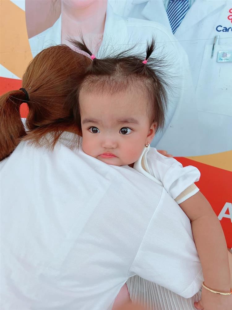 Cưng xỉu loạt biểu cảm tấu hài của con gái Mạc Văn Khoa-4