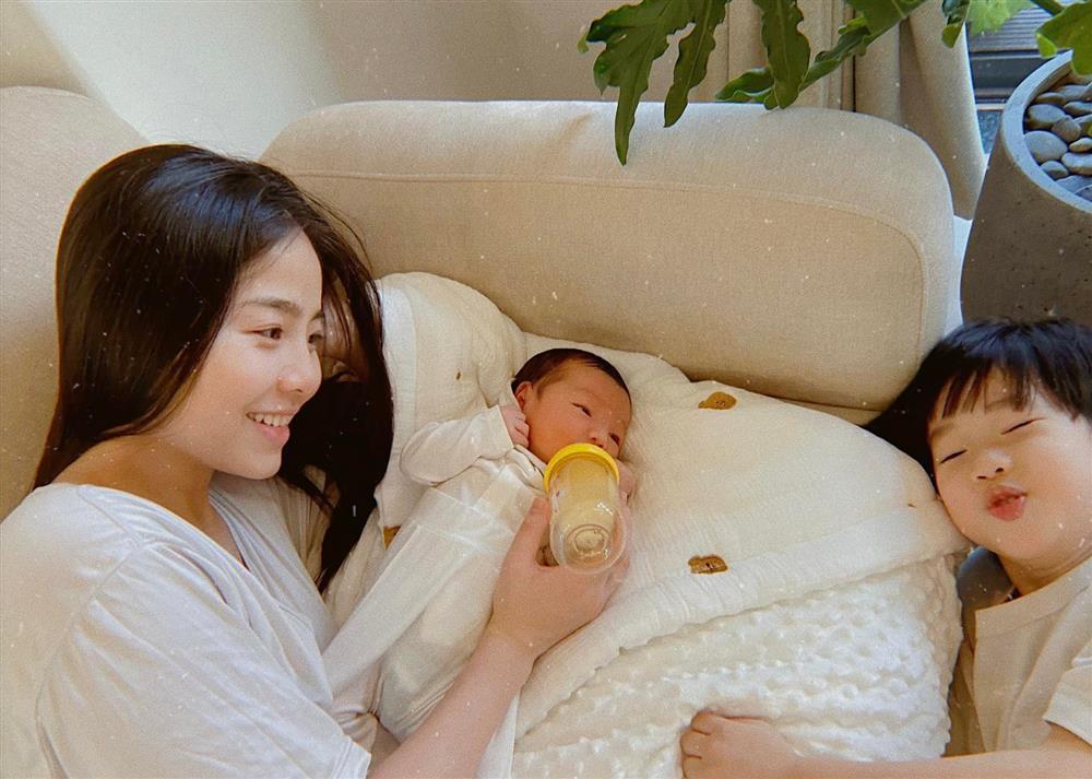 Hot girl đình đám tái xuất sau sinh, vóc dáng vẫn như mang bầu-5