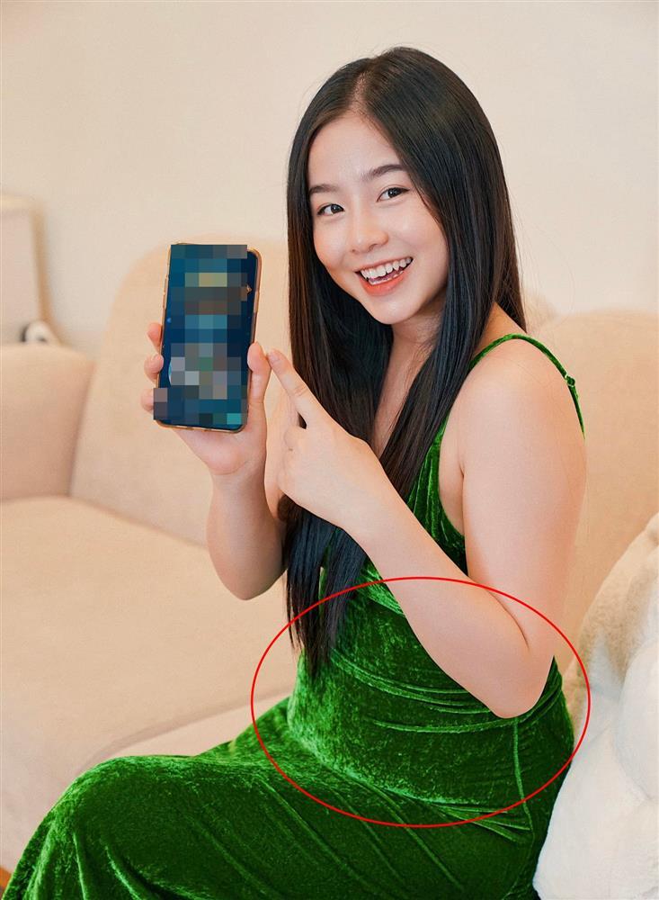 Hot girl đình đám tái xuất sau sinh, vóc dáng vẫn như mang bầu-1