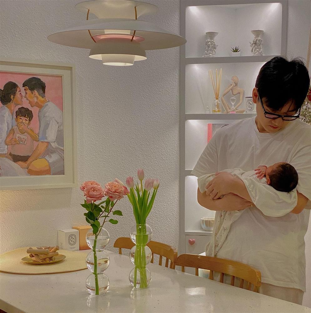 Hot girl đình đám tái xuất sau sinh, vóc dáng vẫn như mang bầu-8