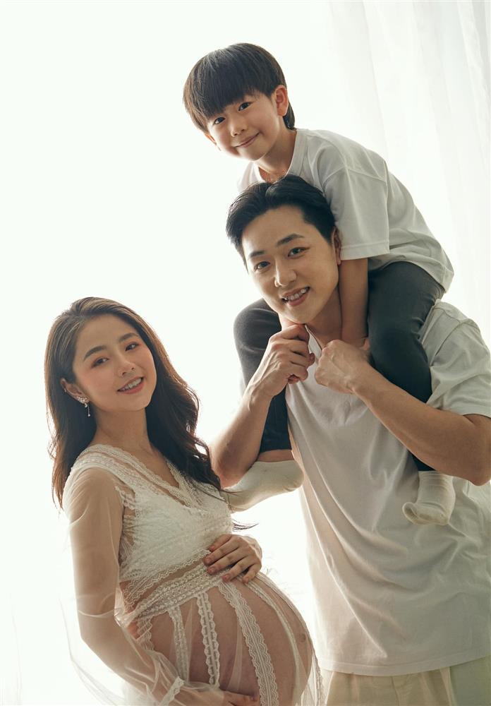 Hot girl đình đám tái xuất sau sinh, vóc dáng vẫn như mang bầu-4