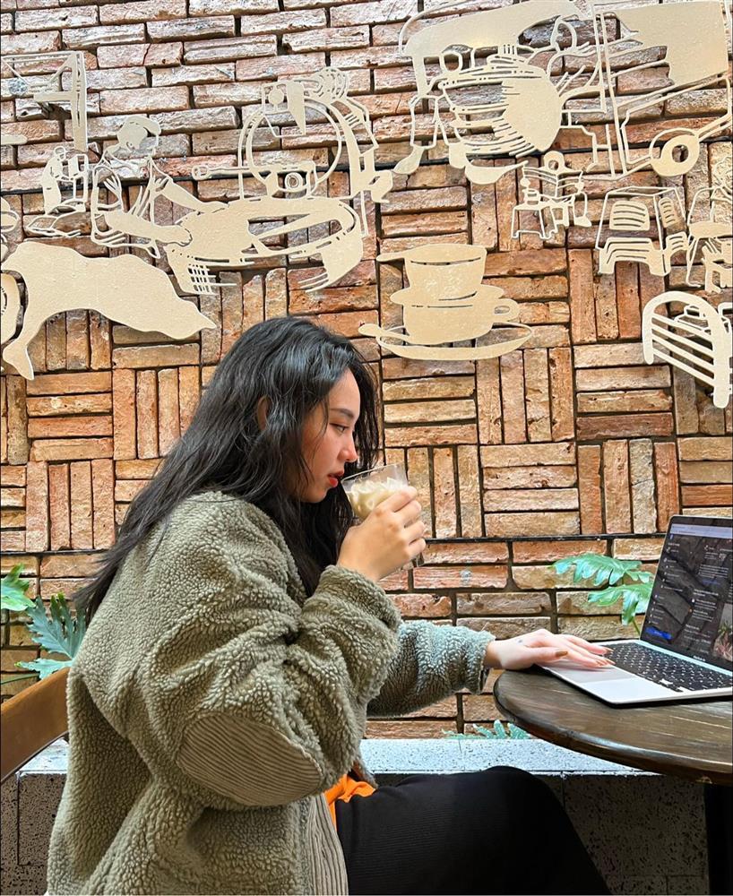 Cô giáo Minh Thu lộ bụng lùm lùm, netizen gọi tên Minh Vẹo-4