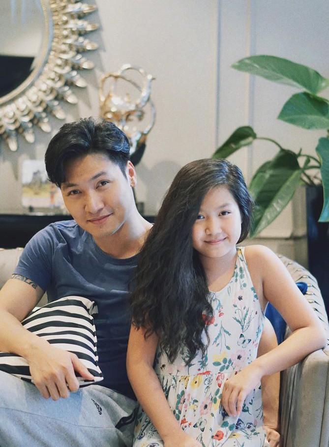 Phản ứng của con sao Việt khi thấy bố mẹ đóng phim: che mặt, khóc thậm chí nghỉ học-2