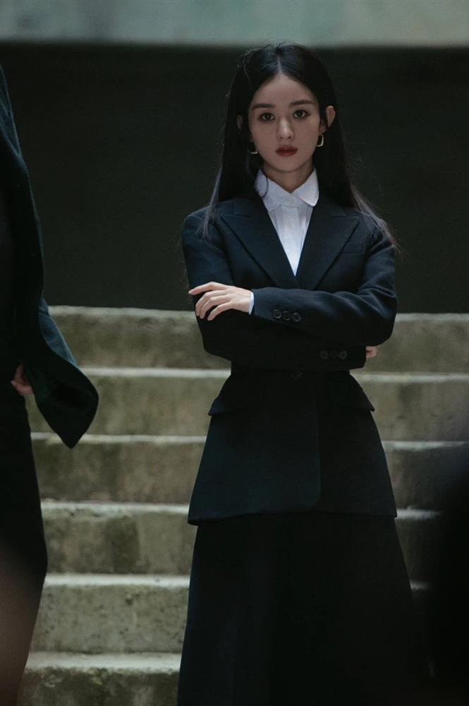 Triệu Lệ Dĩnh lên đồ chất lừ, khoe visual hoàn hảo trong phim mới-1