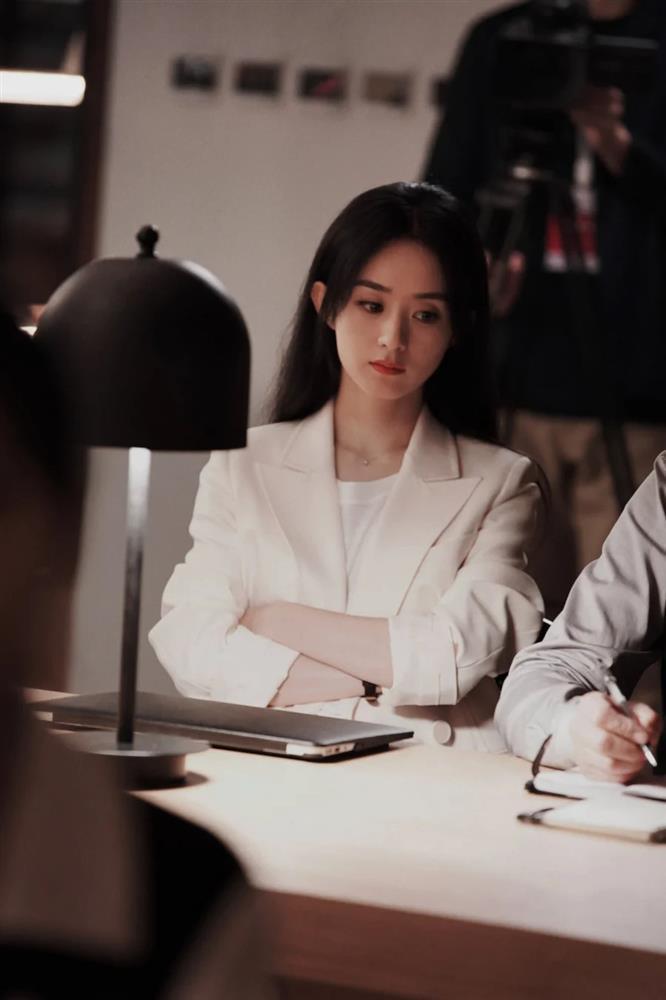 Triệu Lệ Dĩnh lên đồ chất lừ, khoe visual hoàn hảo trong phim mới-3