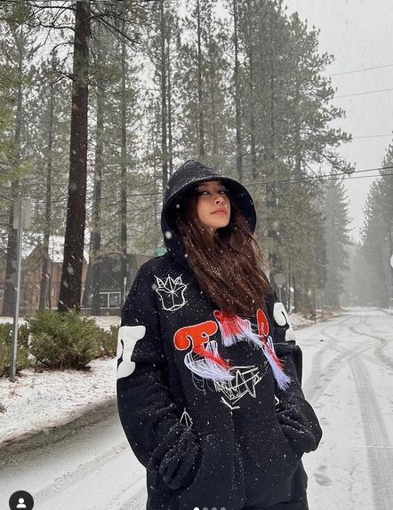 Học style kẻ mắt đen sì, Chi Pu hóa Avril Lavigne bản Việt-1