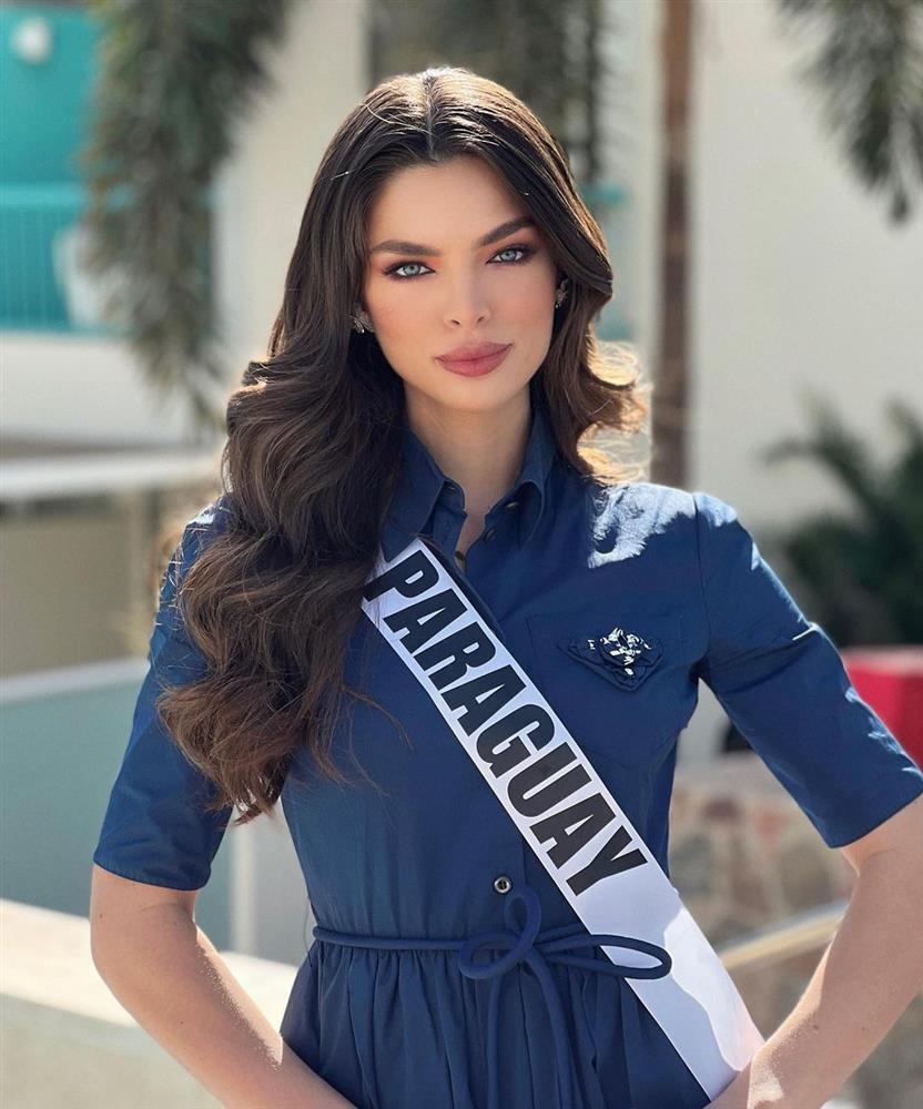 Á hậu 1 Miss Universe 2021 làm gì khi bị đối thủ giẫm váy?-8