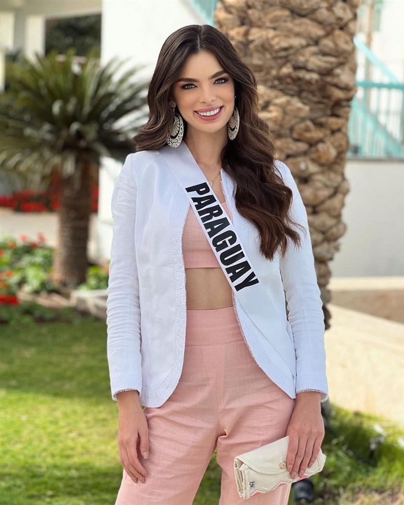 Á hậu 1 Miss Universe 2021 làm gì khi bị đối thủ giẫm váy?-6