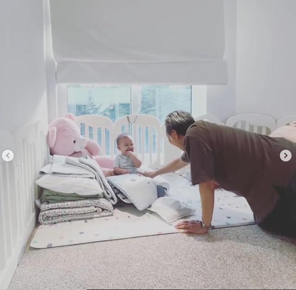 2 con Hồ Ngọc Hà gặp ông bà nội: Phản ứng trái ngược-6