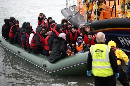 Người Việt tử vong trong vụ lật xuồng tại eo biển Manche, Pháp