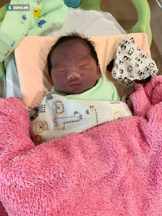 Bé trai chào đời đen như Bao Công, 2 năm sau diện mạo bất ngờ-1