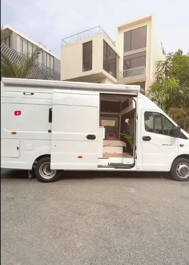 Cận cảnh xế hộp 2 tỷ được Ngọc Trinh độ thành phòng ngủ siêu đẹp-3