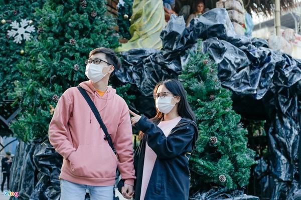 Xếp hàng, trả tiền để được check-in ở phố Hàng Mã-10