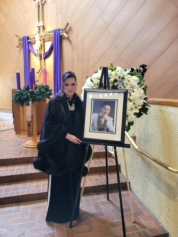 Bà xã Chí Tài khóc nghẹn trong giỗ đầu danh hài ở Mỹ-4