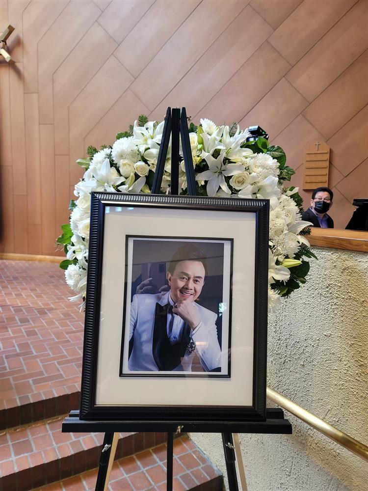 Bà xã Chí Tài khóc nghẹn trong giỗ đầu danh hài ở Mỹ-2