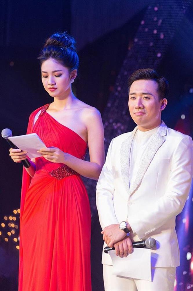 Loạt ảnh chênh lệch chiều cao kinh điển của showbiz Việt-11