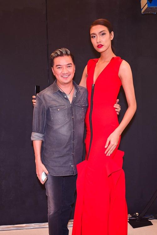 Loạt ảnh chênh lệch chiều cao kinh điển của showbiz Việt-13