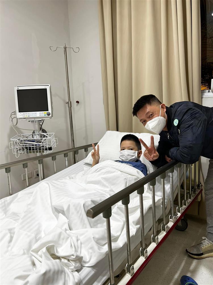 Con trai tai nạn nghiêm trọng, BTV Quang Minh bình tĩnh xử lý khéo-1