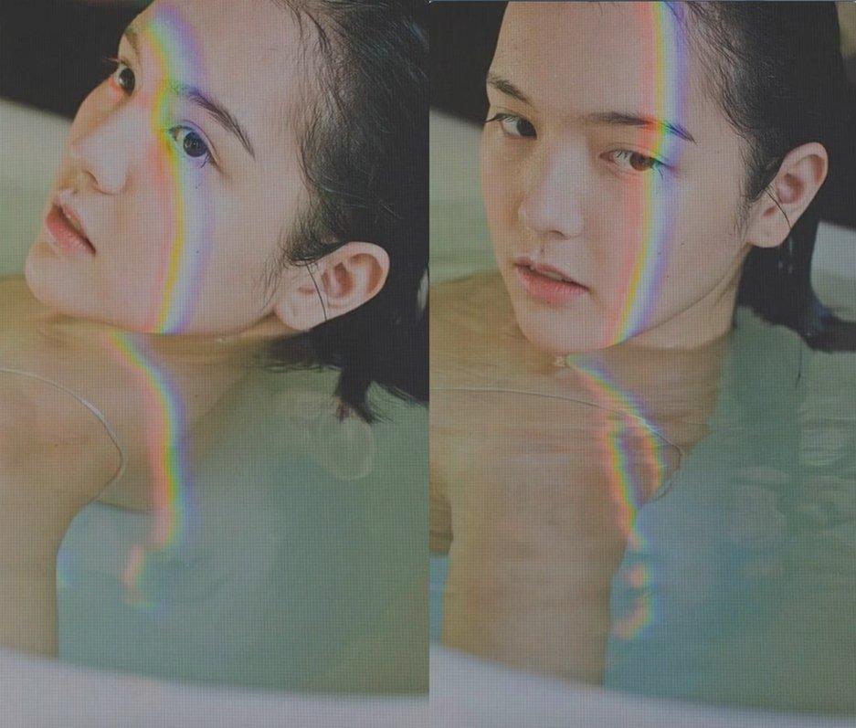 Xuất hiện ảnh Hải Tú tạo dáng dưới nước, gà cưng khác bình luận chú ý-2