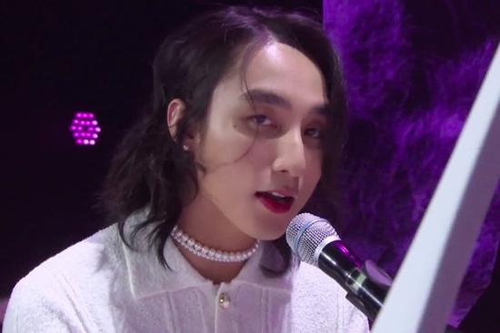 Sau nỗi lo ngoại hình, sky lo lắng Sơn Tùng khó trụ công ty?