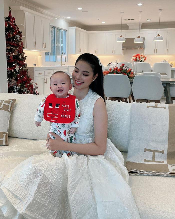 Ảnh bụng bầu full không che mướt mườn mượt của sao Việt-4