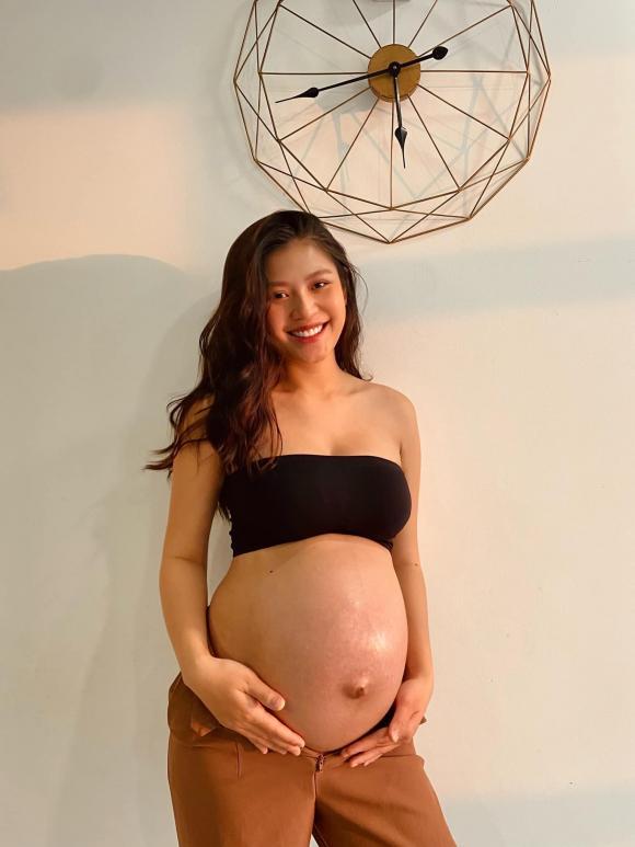 Ảnh bụng bầu full không che mướt mườn mượt của sao Việt-10