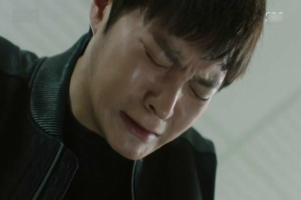 Bắt gặp vợ ân ái với trai lạ trong điện thoại, chồng trừng phạt sốc!-3