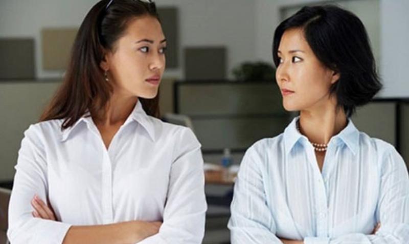 Mẹ chồng tương lai lén dụ con dâu uống thuốc tránh thai liều cao-1