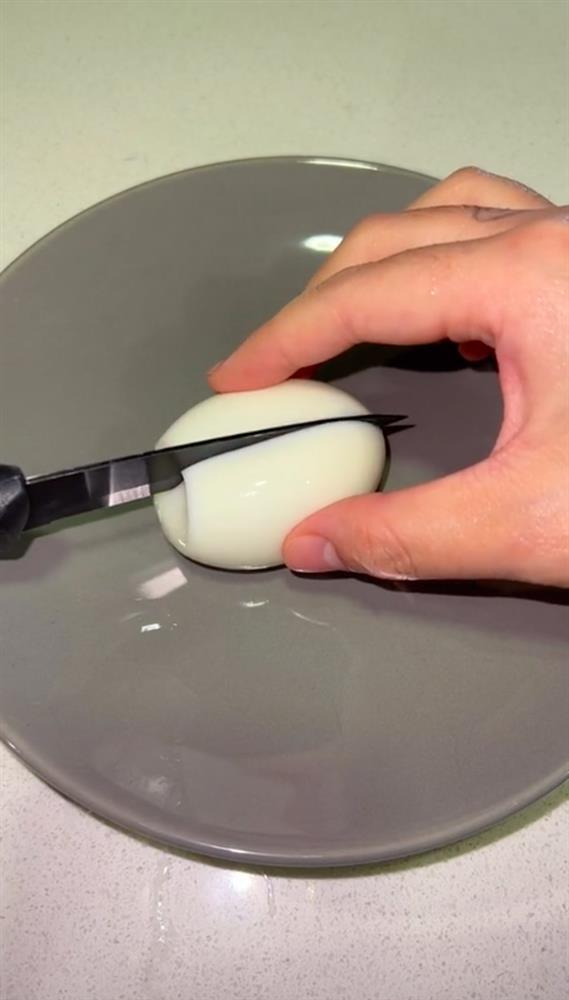 Thí nghiệm luộc trứng bằng nồi chiên không dầu hút triệu người theo dõi-4