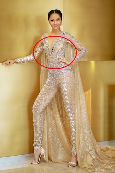 HHen Niê bị đầm xuyên thấu phản chủ, lộ nội y rõ mồn một-7