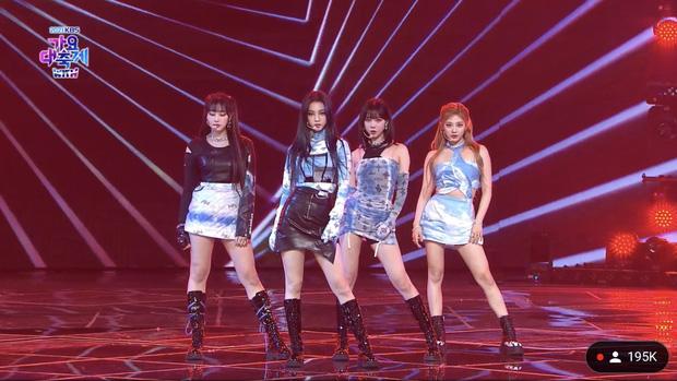 Sân khấu 1 khuôn đúc 10: ITZY thì như công như phượng, aespa thì gây thất vọng-1