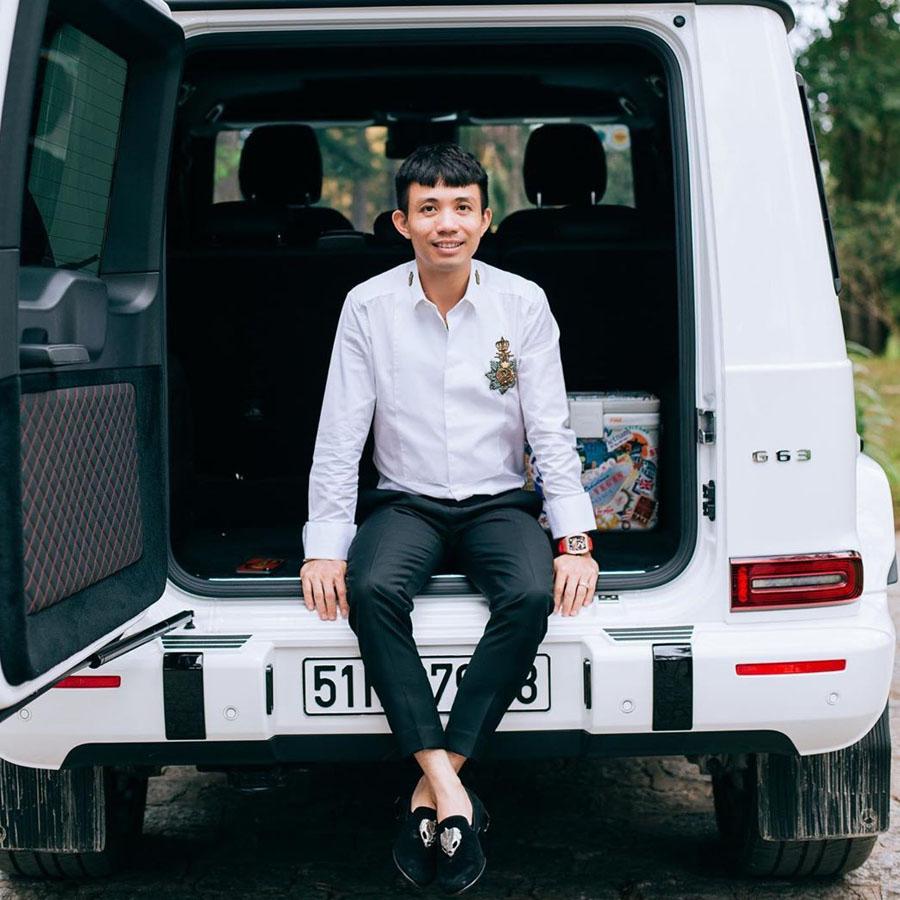 Minh Nhựa mặc chiếc áo bằng cả gia tài một đời của người khác-4